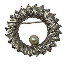 DuBarry FA Brooch Round Wreath Textured‎ Silver Tone Faux Pearl Pin